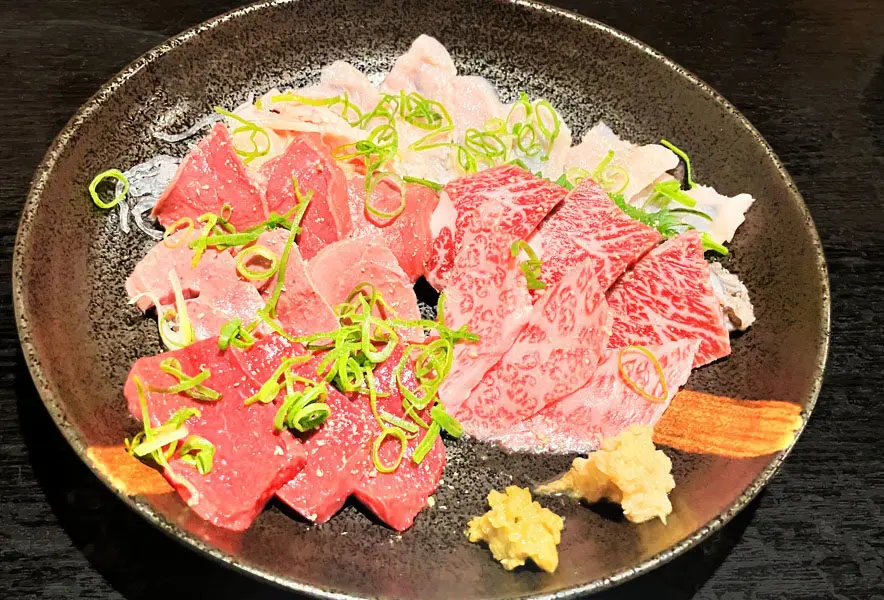 直方】圧巻の肉刺しにグルメ通も唸る！居酒屋新屋の肉刺し盛りと活魚 - 筑豊情報マガジンWING