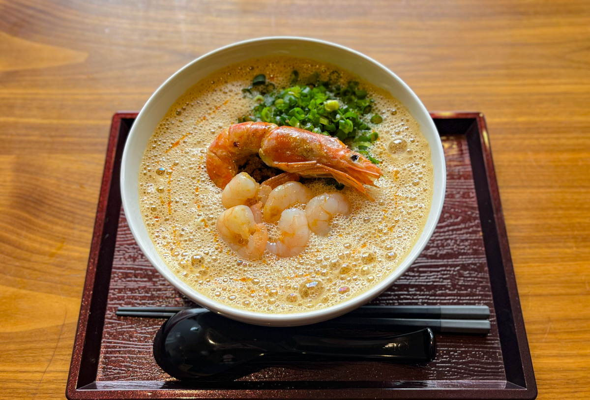直方】筑豊初？！泡担々麺。楓李の白あわ海老トッピング - 筑豊情報