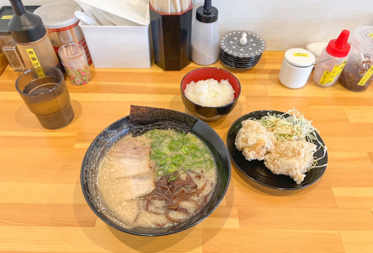 香春】豚骨ラーメンと唐揚げのお得なセット♪とんこつラーメン猫