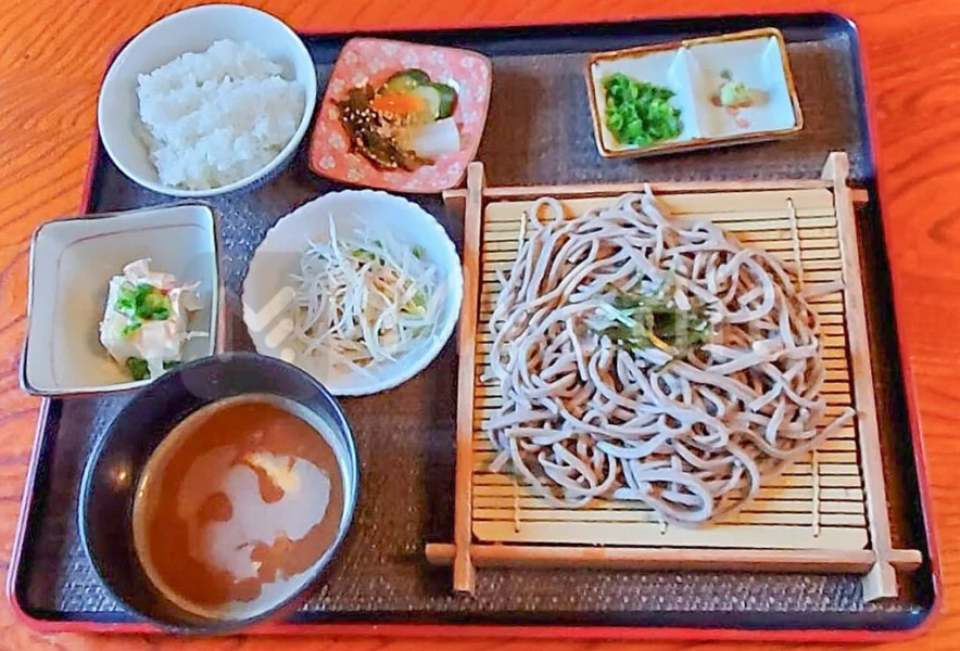 赤村】夏バテ防止にうってつけ！うどん亀の「とろろざる蕎麦定食